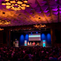 lit.COLOGNE 2025: 21.03.: Der tupodcast live! Tupoka Ogette, Alice Hasters, Oyindamola Alashe und Celina Bostic feiern ein Fest des Zusammenhalts © Peter Wendebourg